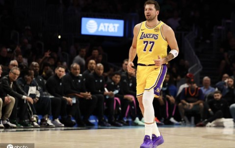 统治级表现！东契奇背靠背狂砍100分 关键时刻连得16分