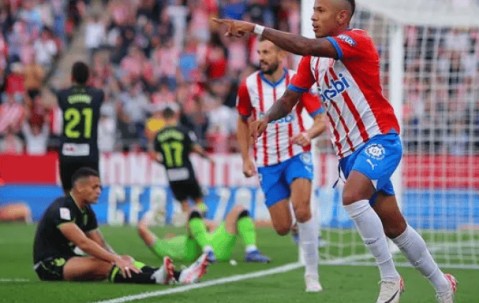 皇马巴萨先后一枝独秀摘得西甲冠军，本赛季西甲