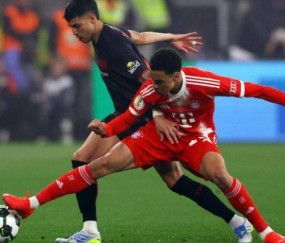 拜仁2-0勒沃库森！凯恩52球+迪亚斯41球造杀阵，豪取8连胜冲四冠王