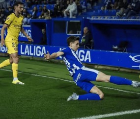 西甲榜首又易主，皇马第3次让位，巴萨笑纳大礼