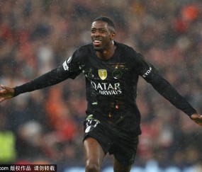 金球先生左右开弓+献奖秀情商：目标是卫冕 我们有能力